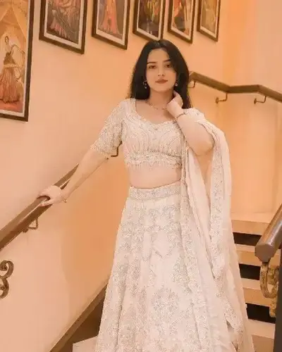 Escort Ghansawangi